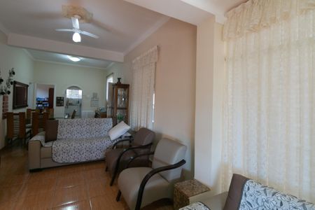 Casa à venda com 180m², 3 quartos e 1 vaga Casa à venda com 180m², 3 quartos e 1 vagaSala