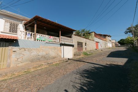 Casa à venda com 180m², 3 quartos e 1 vaga Casa à venda com 180m², 3 quartos e 1 vagaFachada