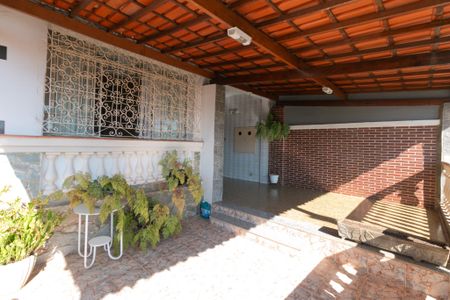 Casa à venda com 180m², 3 quartos e 1 vaga Casa à venda com 180m², 3 quartos e 1 vagaQuintal