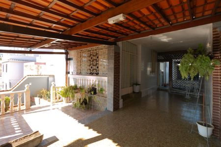 Casa à venda com 180m², 3 quartos e 1 vaga Casa à venda com 180m², 3 quartos e 1 vagaQuintal