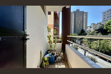 Apartamento à venda com 100m², 3 quartos e 2 vagas Apartamento à venda com 100m², 3 quartos e 2 vagasVaranda