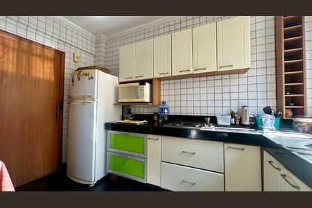 Apartamento à venda com 100m², 3 quartos e 2 vagas Apartamento à venda com 100m², 3 quartos e 2 vagasCozinha