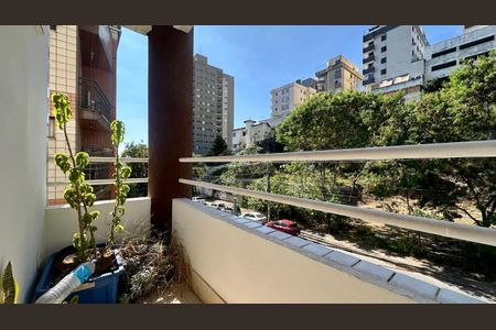 Apartamento à venda com 100m², 3 quartos e 2 vagas Apartamento à venda com 100m², 3 quartos e 2 vagasVaranda
