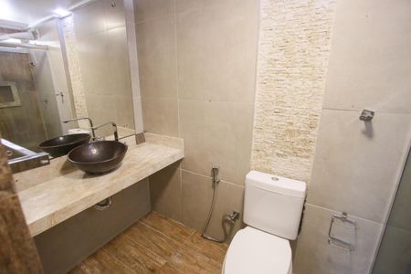 Apartamento à venda com 280m², 5 quartos e 2 vagas Apartamento à venda com 280m², 5 quartos e 2 vagasBanheiro 1