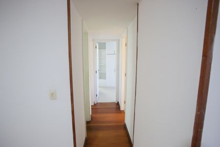 Apartamento à venda com 280m², 5 quartos e 2 vagas Apartamento à venda com 280m², 5 quartos e 2 vagasCorredor