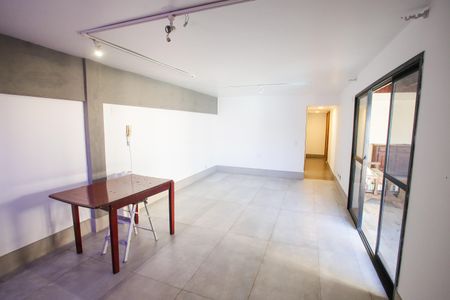 Apartamento à venda com 280m², 5 quartos e 2 vagas Apartamento à venda com 280m², 5 quartos e 2 vagasSala 2