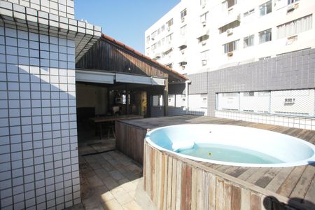 Apartamento à venda com 280m², 5 quartos e 2 vagas Apartamento à venda com 280m², 5 quartos e 2 vagasÁrea comum - Piscina