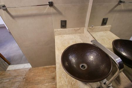 Apartamento à venda com 280m², 5 quartos e 2 vagas Apartamento à venda com 280m², 5 quartos e 2 vagasBanheiro 1