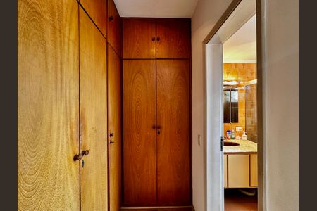 Apartamento para alugar com 148m², 4 quartos e 3 vagas Apartamento para alugar com 148m², 4 quartos e 3 vagasCloset Suíte 2