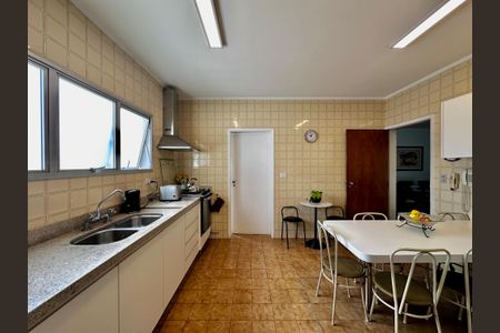 Apartamento para alugar com 148m², 4 quartos e 3 vagas Apartamento para alugar com 148m², 4 quartos e 3 vagasCozinha