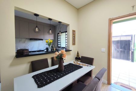 Casa à venda com 125m², 3 quartos e 2 vagas Casa à venda com 125m², 3 quartos e 2 vagasSala de Jantar