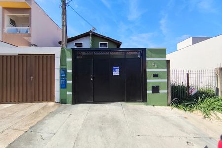 Casa à venda com 125m², 3 quartos e 2 vagas Casa à venda com 125m², 3 quartos e 2 vagasFachada