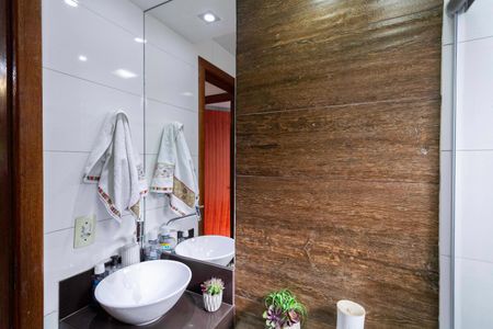 Apartamento à venda com 53m², 2 quartos e 1 vaga Apartamento à venda com 53m², 2 quartos e 1 vagaBanheiro Social