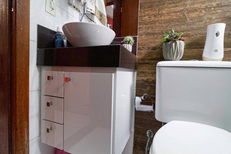 Apartamento à venda com 53m², 2 quartos e 1 vaga Apartamento à venda com 53m², 2 quartos e 1 vagaBanheiro Social