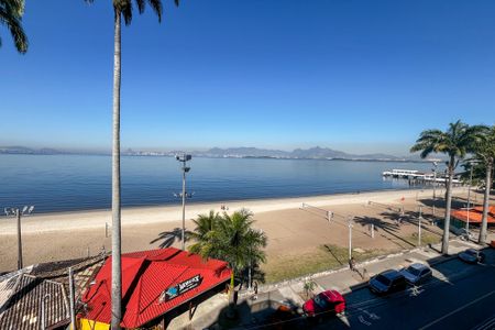 Apartamento à venda com 230m², 3 quartos e 2 vagas Apartamento à venda com 230m², 3 quartos e 2 vagasVista