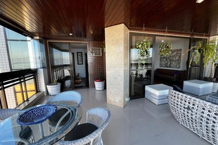 Apartamento à venda com 230m², 3 quartos e 2 vagas Apartamento à venda com 230m², 3 quartos e 2 vagasVaranda