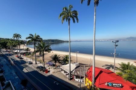 Apartamento à venda com 230m², 3 quartos e 2 vagas Apartamento à venda com 230m², 3 quartos e 2 vagasVista