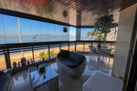 Apartamento à venda com 230m², 3 quartos e 2 vagas Apartamento à venda com 230m², 3 quartos e 2 vagasVaranda