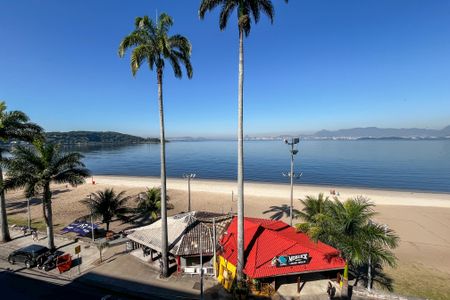 Apartamento à venda com 230m², 3 quartos e 2 vagas Apartamento à venda com 230m², 3 quartos e 2 vagasVista