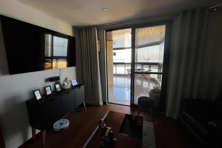 Apartamento à venda com 230m², 3 quartos e 2 vagas Apartamento à venda com 230m², 3 quartos e 2 vagasSala