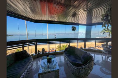 Apartamento à venda com 230m², 3 quartos e 2 vagas Apartamento à venda com 230m², 3 quartos e 2 vagasVaranda