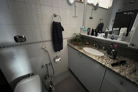 Apartamento à venda com 230m², 3 quartos e 2 vagas Apartamento à venda com 230m², 3 quartos e 2 vagasBanheiro da Suíte