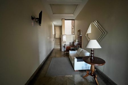 Apartamento à venda com 230m², 3 quartos e 2 vagas Apartamento à venda com 230m², 3 quartos e 2 vagasHall de entrada