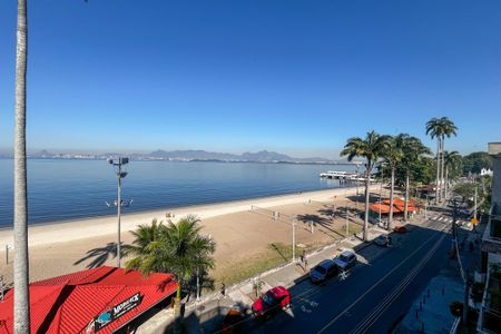 Apartamento à venda com 230m², 3 quartos e 2 vagas Apartamento à venda com 230m², 3 quartos e 2 vagasVista