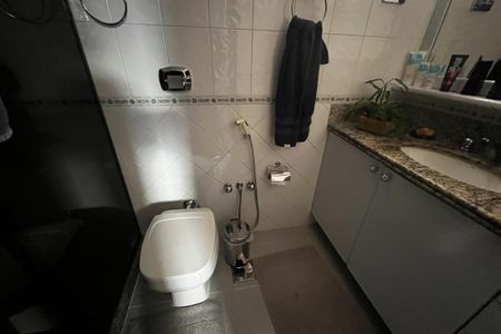 Apartamento à venda com 230m², 3 quartos e 2 vagas Apartamento à venda com 230m², 3 quartos e 2 vagasBanheiro da Suíte