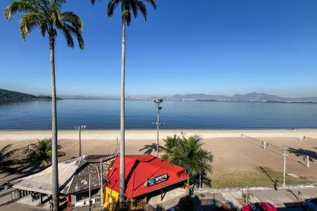 Apartamento à venda com 230m², 3 quartos e 2 vagas Apartamento à venda com 230m², 3 quartos e 2 vagasVista