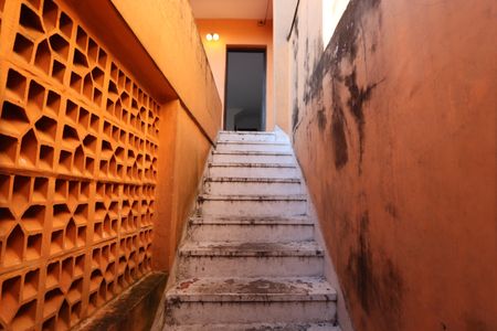 Casa à venda com 132m², 2 quartos e 1 vagaEscada de acesso