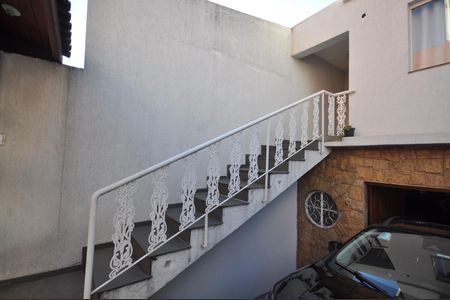 Casa à venda com 198m², 3 quartos e 5 vagasEscada de acesso