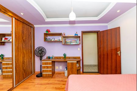 Casa à venda com 297m², 4 quartos e 4 vagasSuíte 2