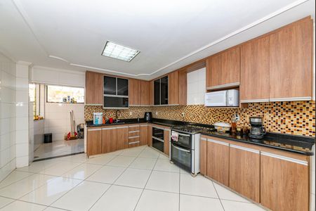 Casa à venda com 297m², 4 quartos e 4 vagasCozinha