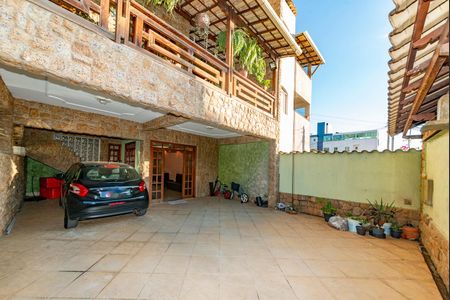 Casa à venda com 297m², 4 quartos e 4 vagasGaragem
