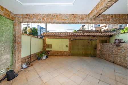 Casa à venda com 297m², 4 quartos e 4 vagasGaragem