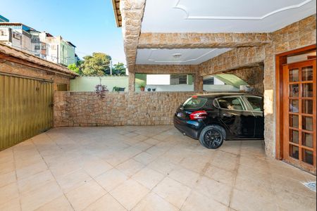 Casa à venda com 297m², 4 quartos e 4 vagasGaragem