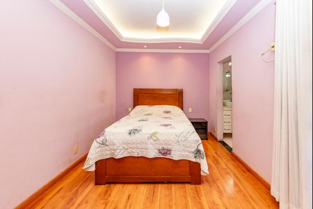 Casa à venda com 297m², 4 quartos e 4 vagasSuíte 1