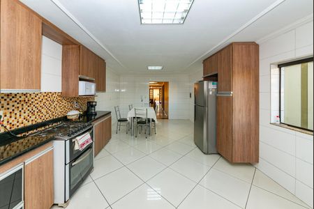 Casa à venda com 297m², 4 quartos e 4 vagasCozinha