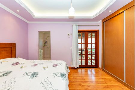 Casa à venda com 297m², 4 quartos e 4 vagasSuíte 1