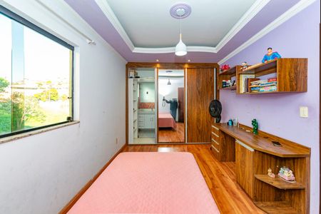 Casa à venda com 297m², 4 quartos e 4 vagasSuíte 2