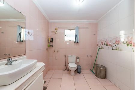 Casa à venda com 297m², 4 quartos e 4 vagasBanheiro da Suíte 1