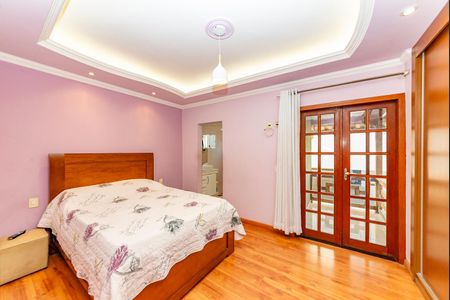 Casa à venda com 297m², 4 quartos e 4 vagasSuíte 1