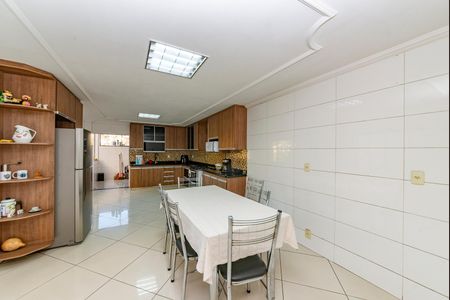 Casa à venda com 297m², 4 quartos e 4 vagasCozinha