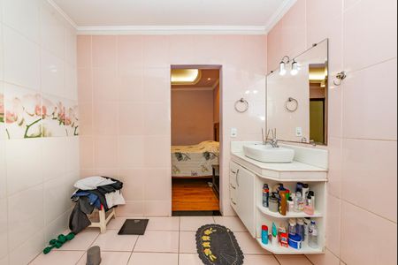 Casa à venda com 297m², 4 quartos e 4 vagasBanheiro da Suíte 1