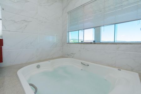 Casa à venda com 600m², 3 quartos e 7 vagas Casa à venda com 600m², 3 quartos e 7 vagasBanheiro da Suíte