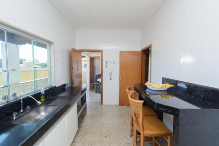 Casa à venda com 600m², 3 quartos e 7 vagas Casa à venda com 600m², 3 quartos e 7 vagasCozinha