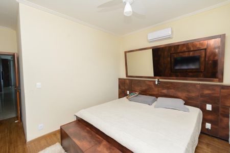 Casa à venda com 600m², 3 quartos e 7 vagas Casa à venda com 600m², 3 quartos e 7 vagasSuíte Master