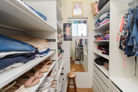 Casa à venda com 600m², 3 quartos e 7 vagas Casa à venda com 600m², 3 quartos e 7 vagasCloset da Suíte