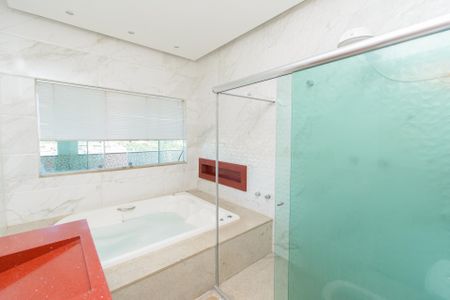 Casa à venda com 600m², 3 quartos e 7 vagas Casa à venda com 600m², 3 quartos e 7 vagasBanheiro da Suíte